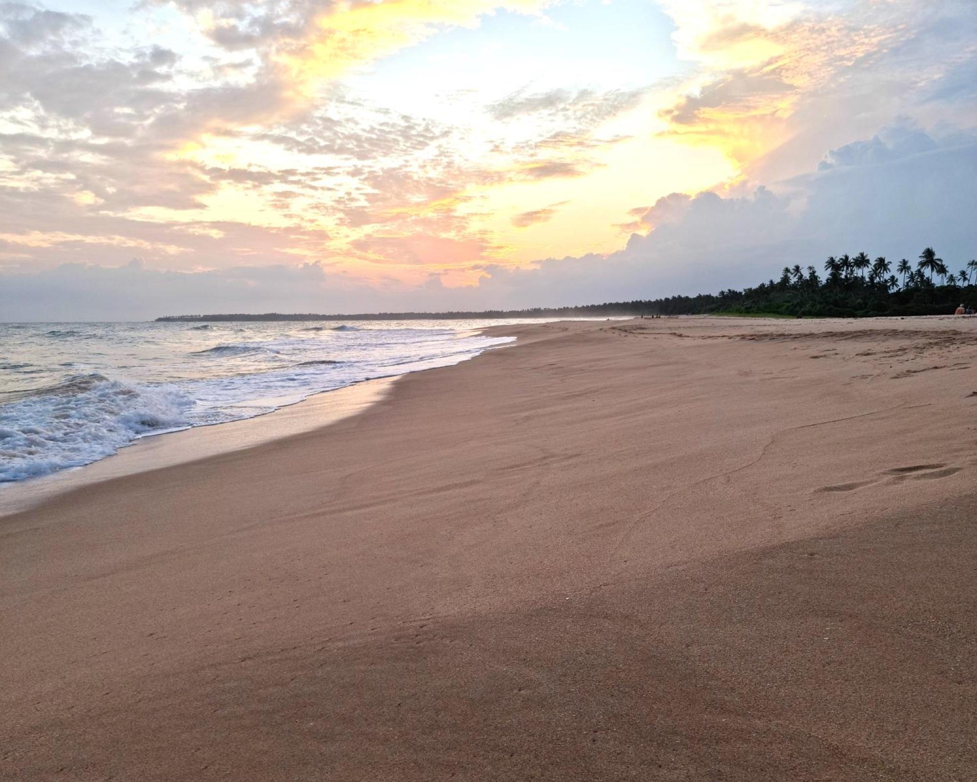 Ardeen Villa - Superb 3 Bedroom Beachfront For 6, Bb, Free Pick Up For 7 Night Stays Arriving Together, Fully Serviced, Taxes Included Tangalle Ngoại thất bức ảnh